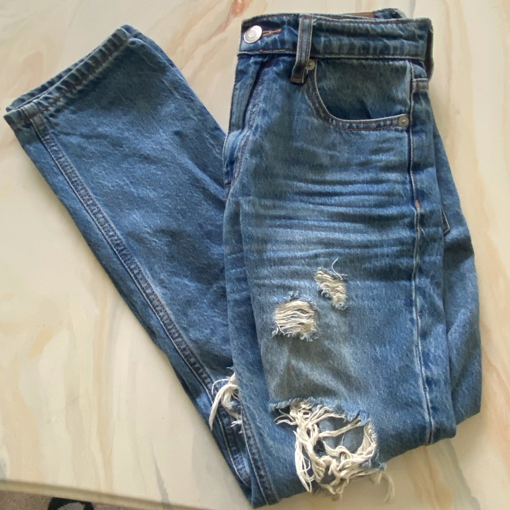 Ripped Mom Jeans l Washed Blue l 00 l Aeropostale